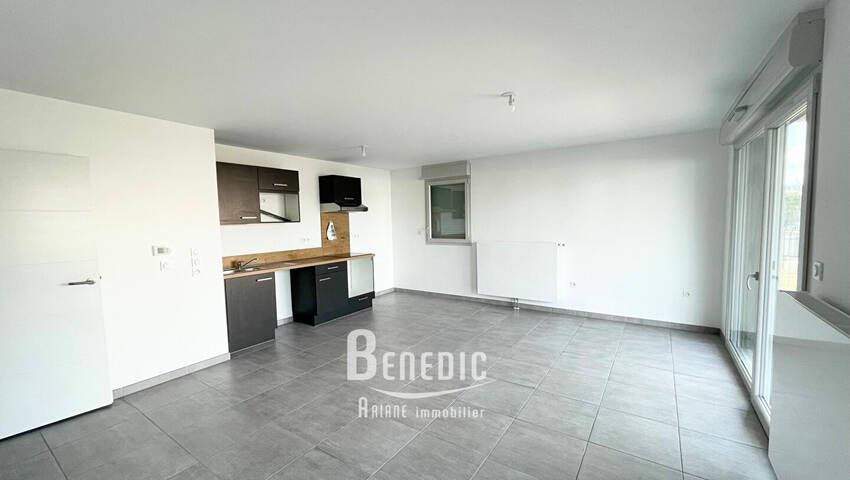 53281429b - Attribut alt par défaut.