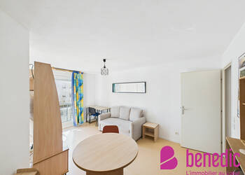 57581322b - Attribut alt par défaut.