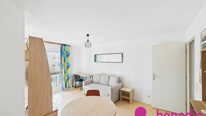 57581322b - Attribut alt par défaut.