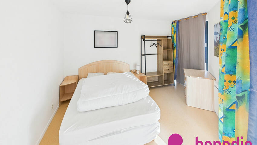 57581322f - Attribut alt par défaut.