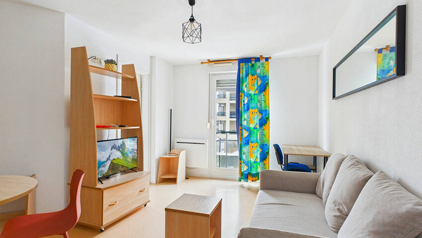 57581322b - Attribut alt par défaut.