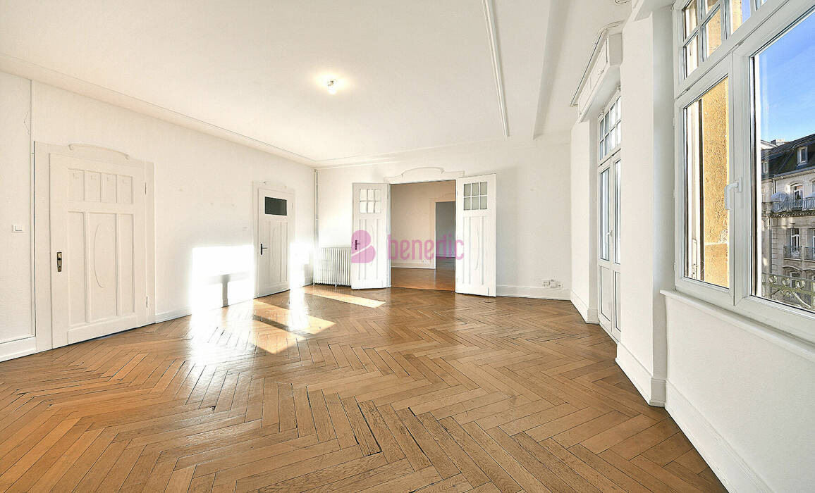 55694210c - Attribut alt par défaut.