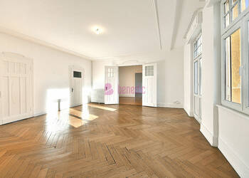 55694210b - Attribut alt par défaut.