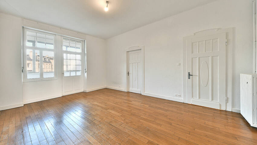 55694210c - Attribut alt par défaut.