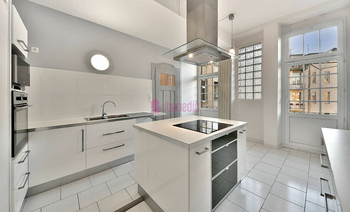 55694210g - Attribut alt par défaut.