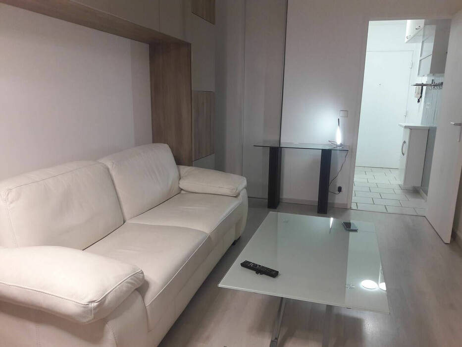 57750455b - Attribut alt par défaut.