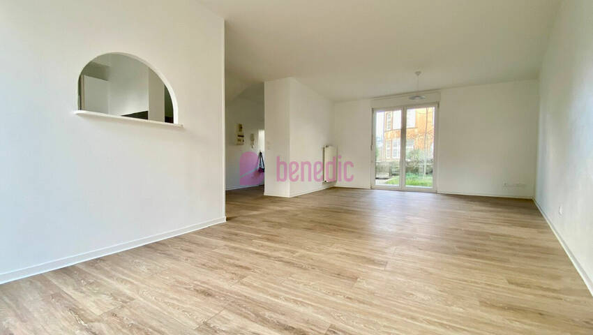 57768218e - Attribut alt par défaut.