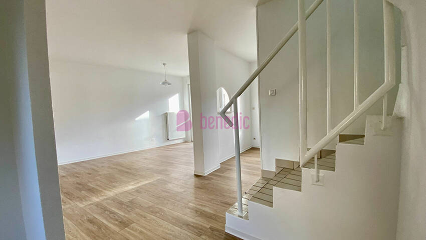 57768218g - Attribut alt par défaut.