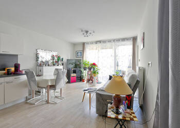 56071688b - Attribut alt par défaut.