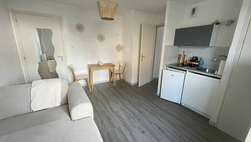 57945269a - Attribut alt par défaut.