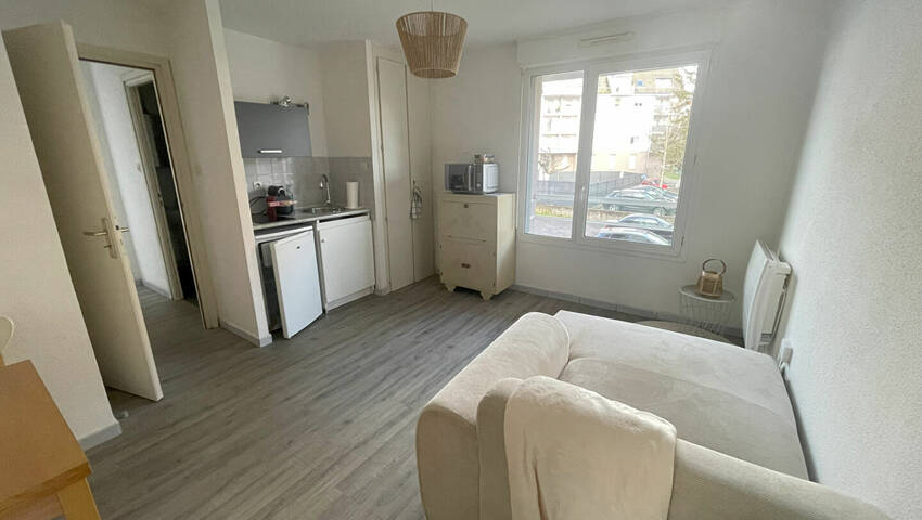 57945269c - Attribut alt par défaut.