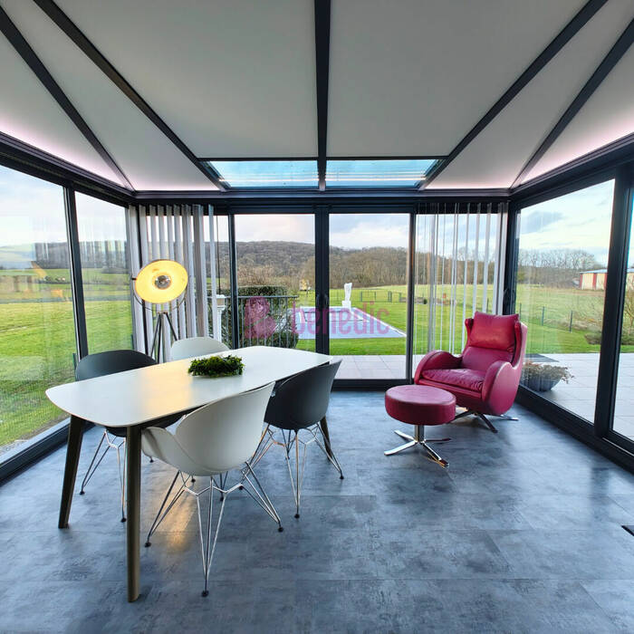 57947661c - Attribut alt par défaut.