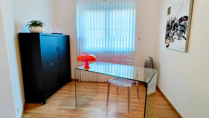 57947661b - Attribut alt par défaut.