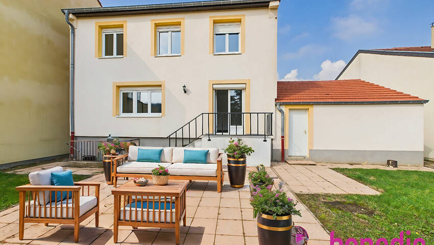 57880377c - Attribut alt par défaut.