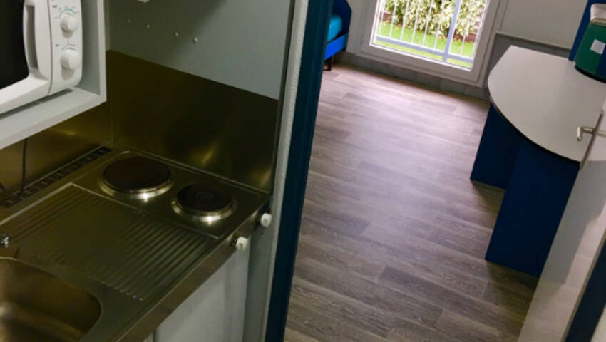 34671965b - Attribut alt par défaut.