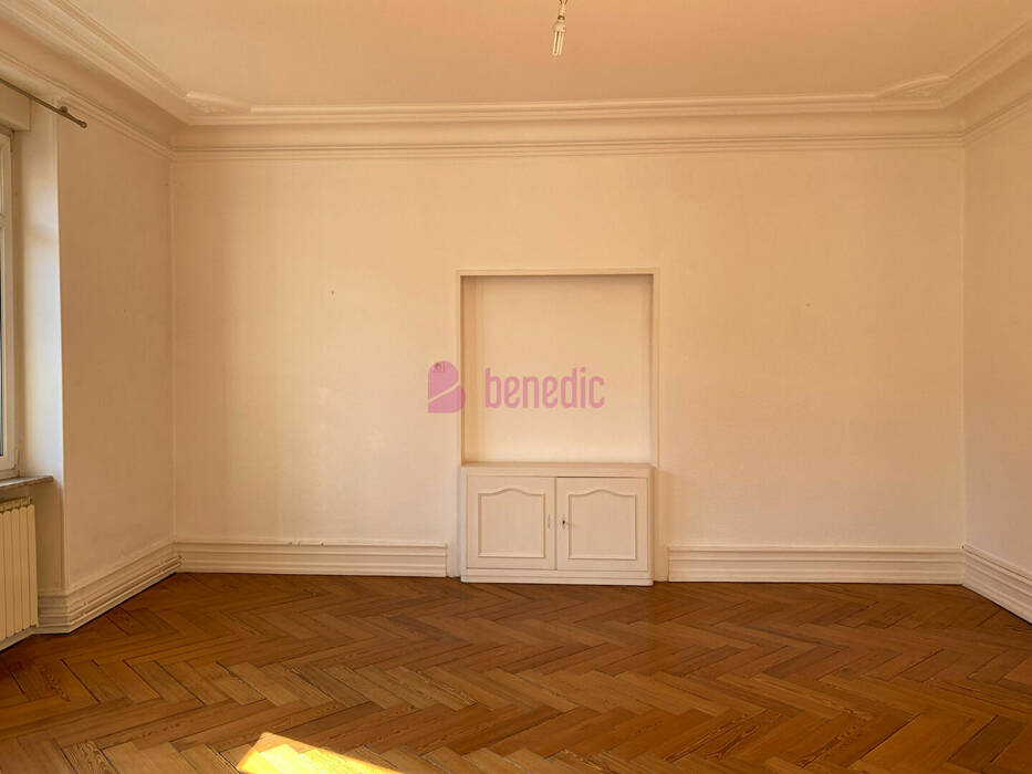 58067816c - Attribut alt par défaut.