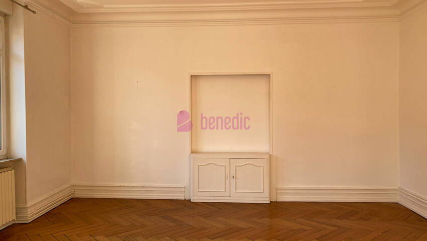 58067816c - Attribut alt par défaut.