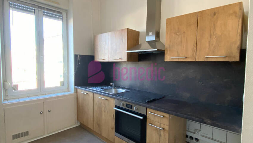 58067816g - Attribut alt par défaut.