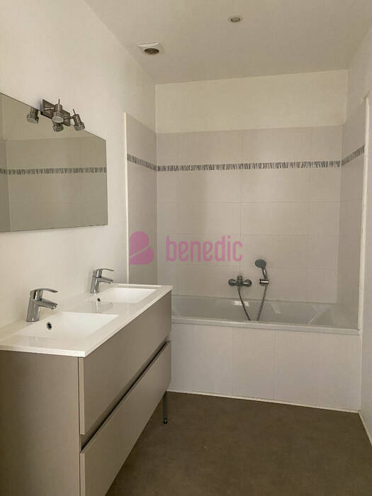 58067816h - Attribut alt par défaut.