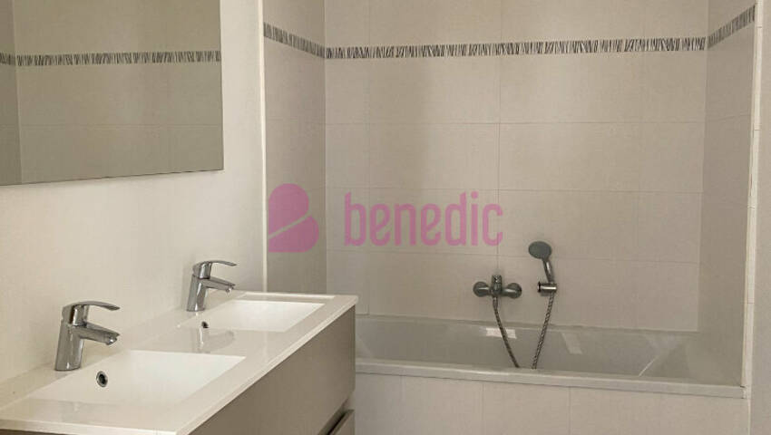 58067816h - Attribut alt par défaut.