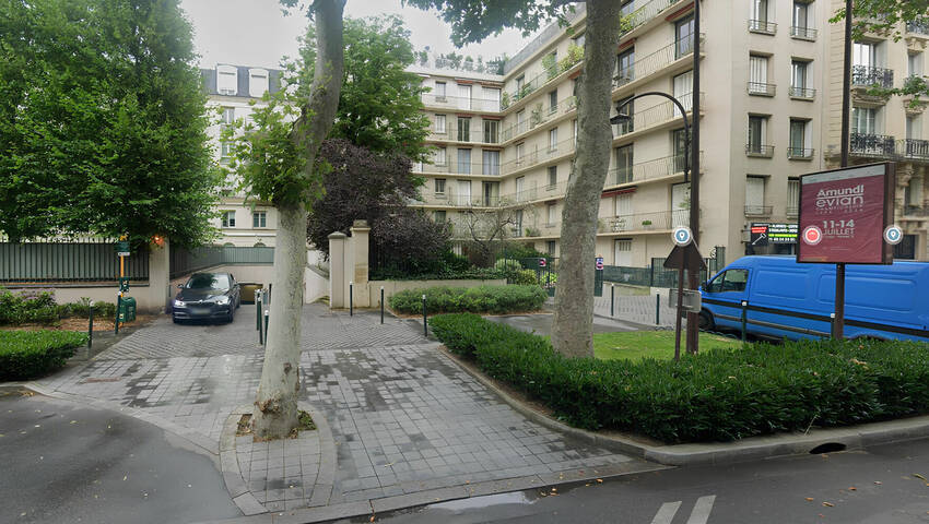 58074194a - Attribut alt par défaut.