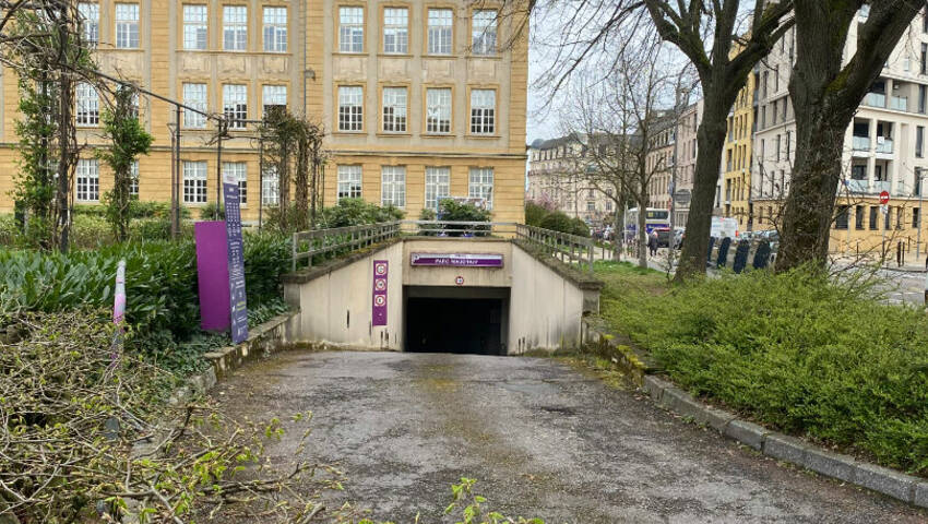 58214388a - Attribut alt par défaut.