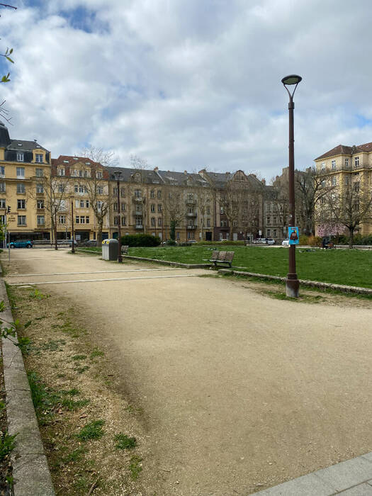 58214388b - Attribut alt par défaut.