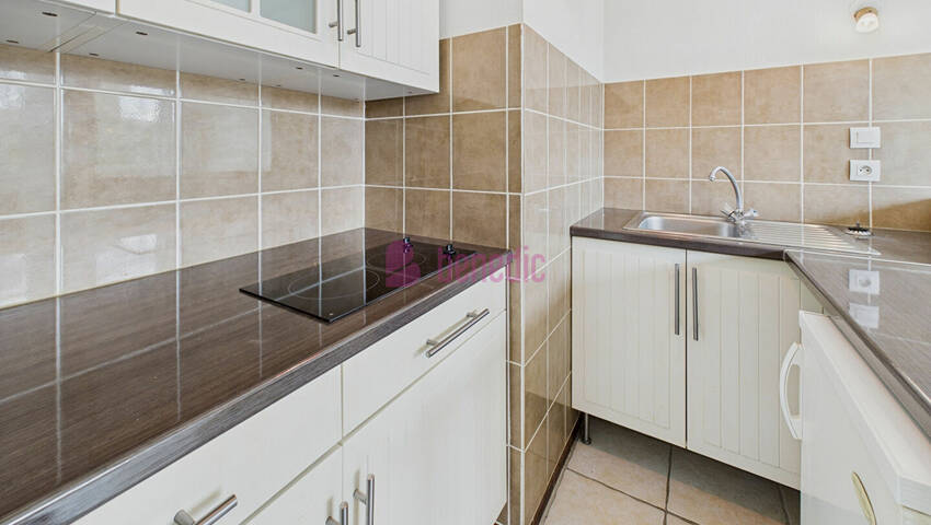 58213455c - Attribut alt par défaut.