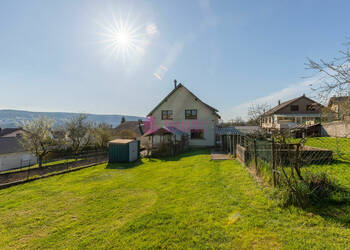 58246778b - Attribut alt par défaut.