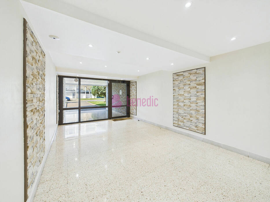 58133727l - Attribut alt par défaut.