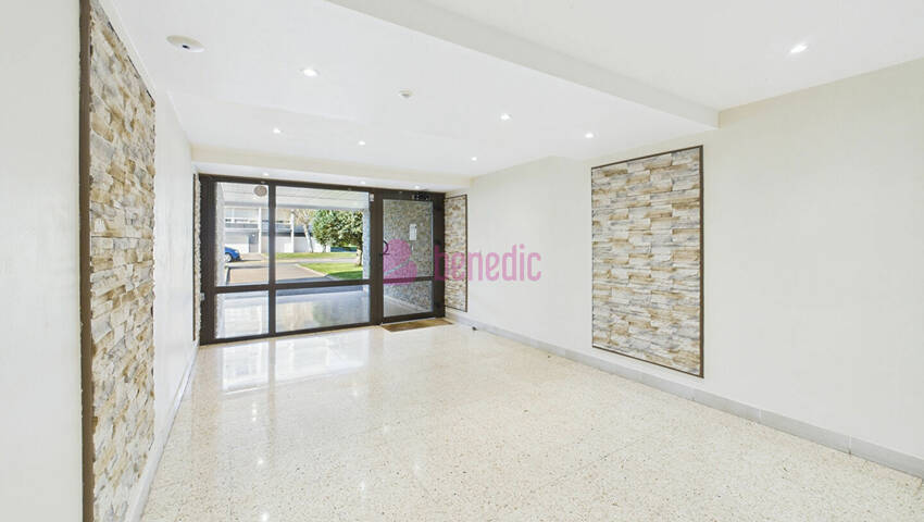 58133727l - Attribut alt par défaut.