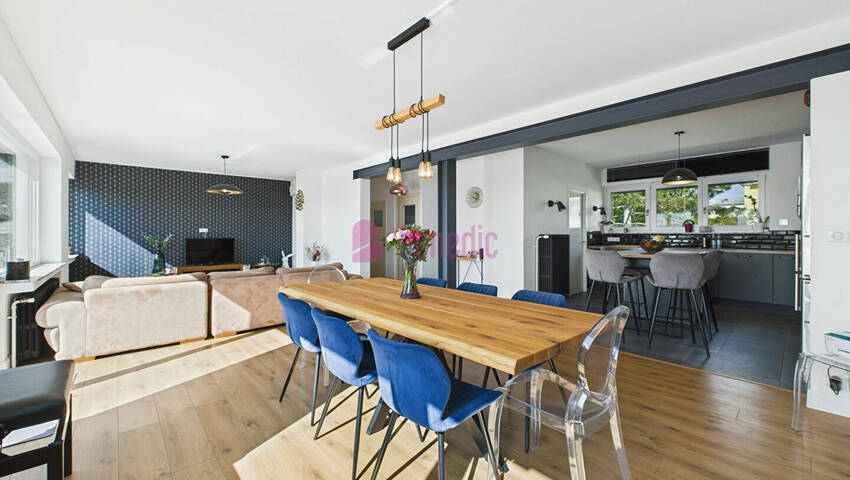 58037527c - Attribut alt par défaut.