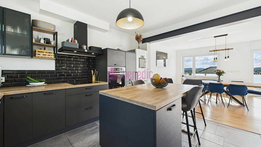 58037527f - Attribut alt par défaut.