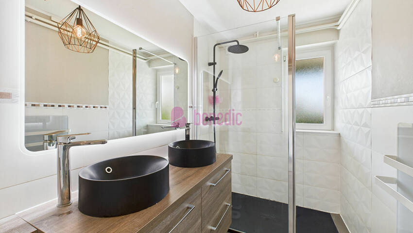 58037527j - Attribut alt par défaut.