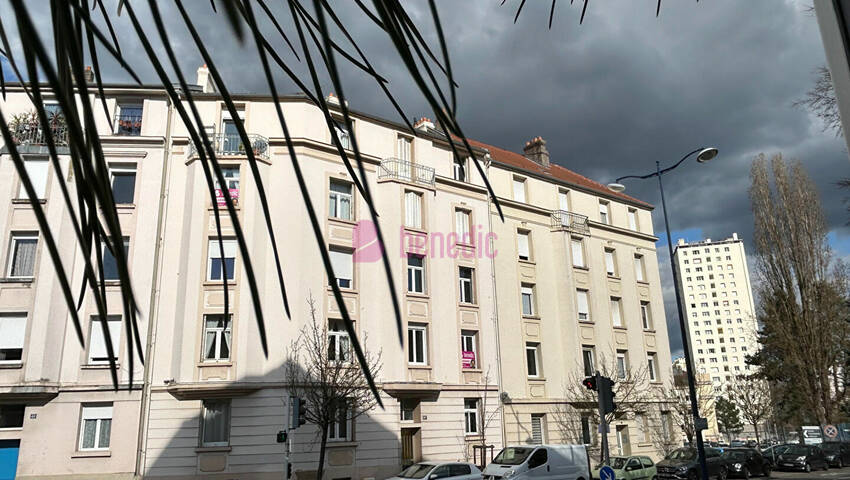 58325713a - Attribut alt par défaut.