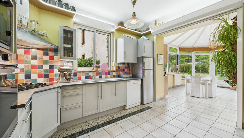 57915499c - Attribut alt par défaut.