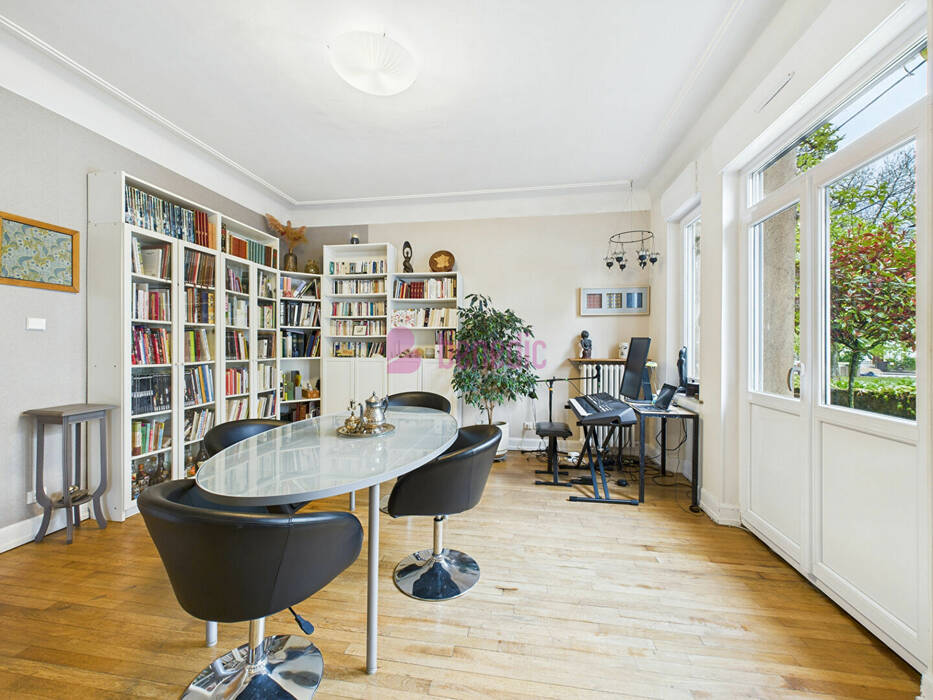 57915499f - Attribut alt par défaut.