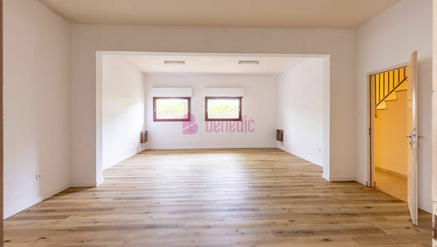 58253326b - Attribut alt par défaut.