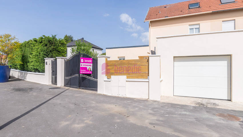 55697777b - Attribut alt par défaut.
