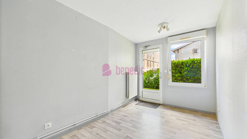 58380730c - Attribut alt par défaut.