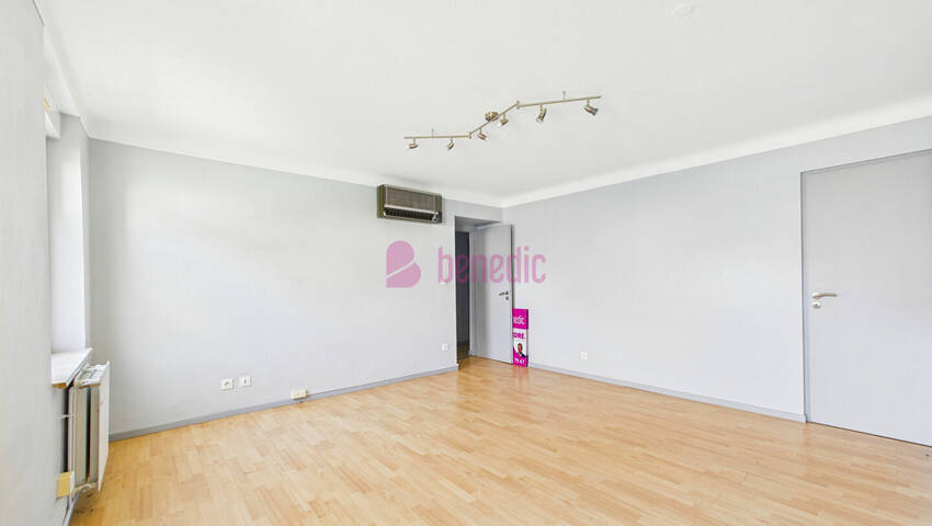 58380730l - Attribut alt par défaut.