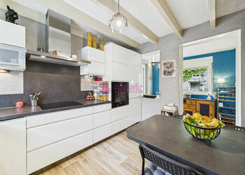 57690351a - Attribut alt par défaut.