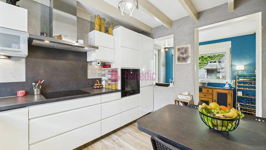 57690351a - Attribut alt par défaut.