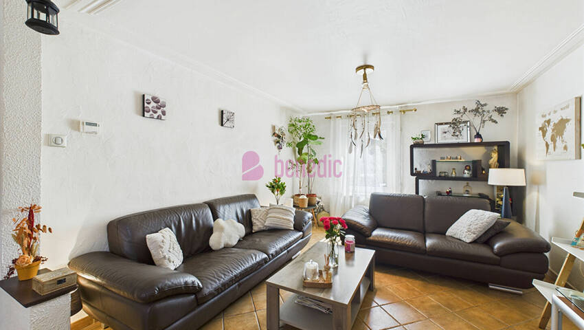 57690351b - Attribut alt par défaut.