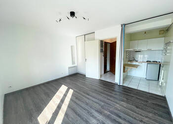 17701574a - Attribut alt par défaut.