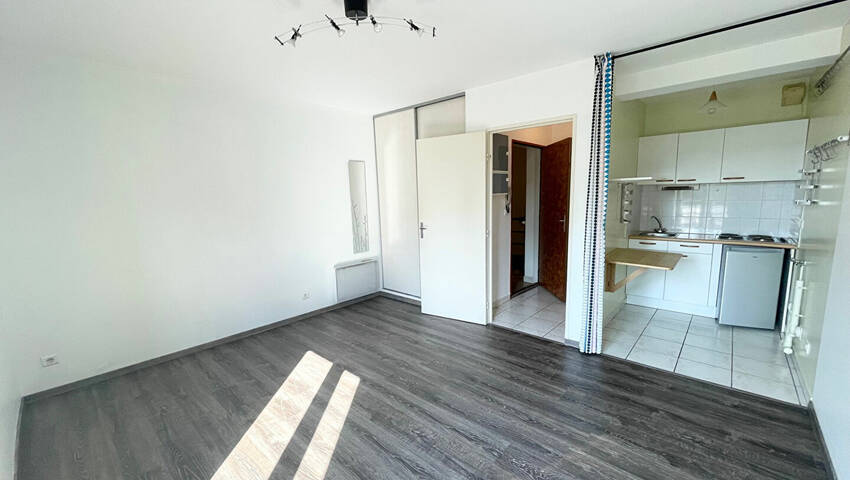 17701574a - Attribut alt par défaut.