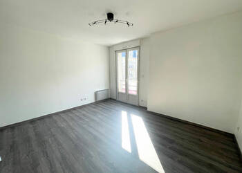 17701574c - Attribut alt par défaut.