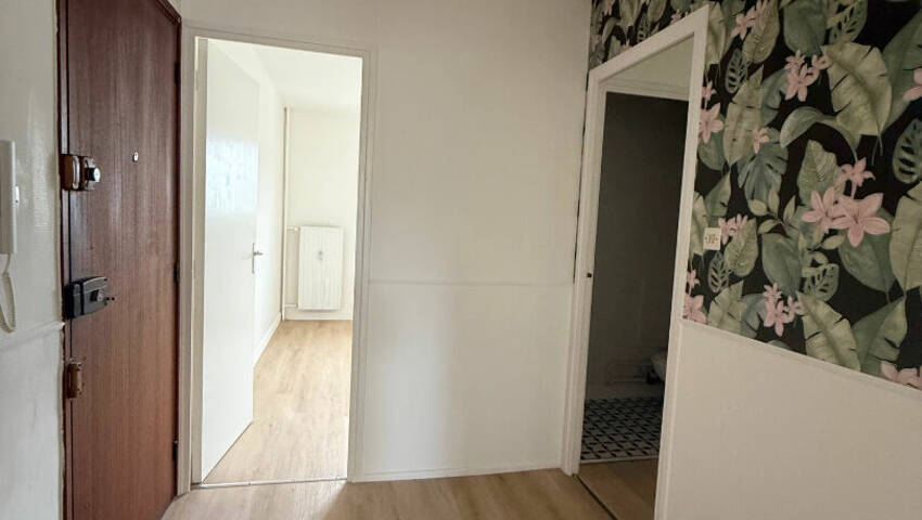 58413293b - Attribut alt par défaut.