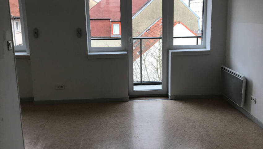 58634395c - Attribut alt par défaut.