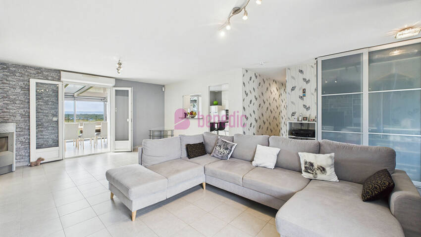 49761945a - Attribut alt par défaut.